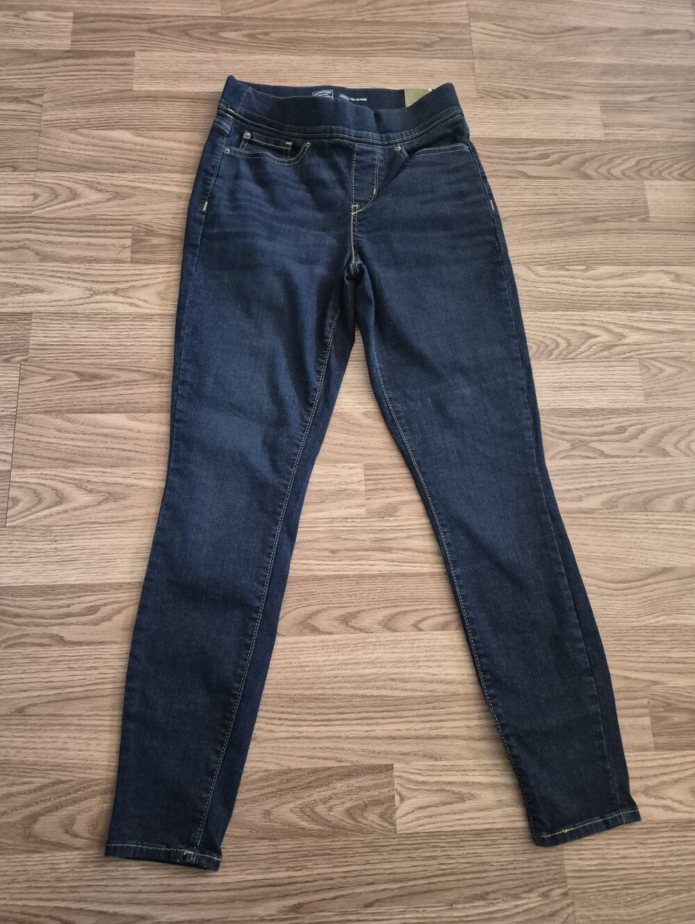 Signature by Levi Strauss Women's Totally Slimming Pull-On Skinny Jeans